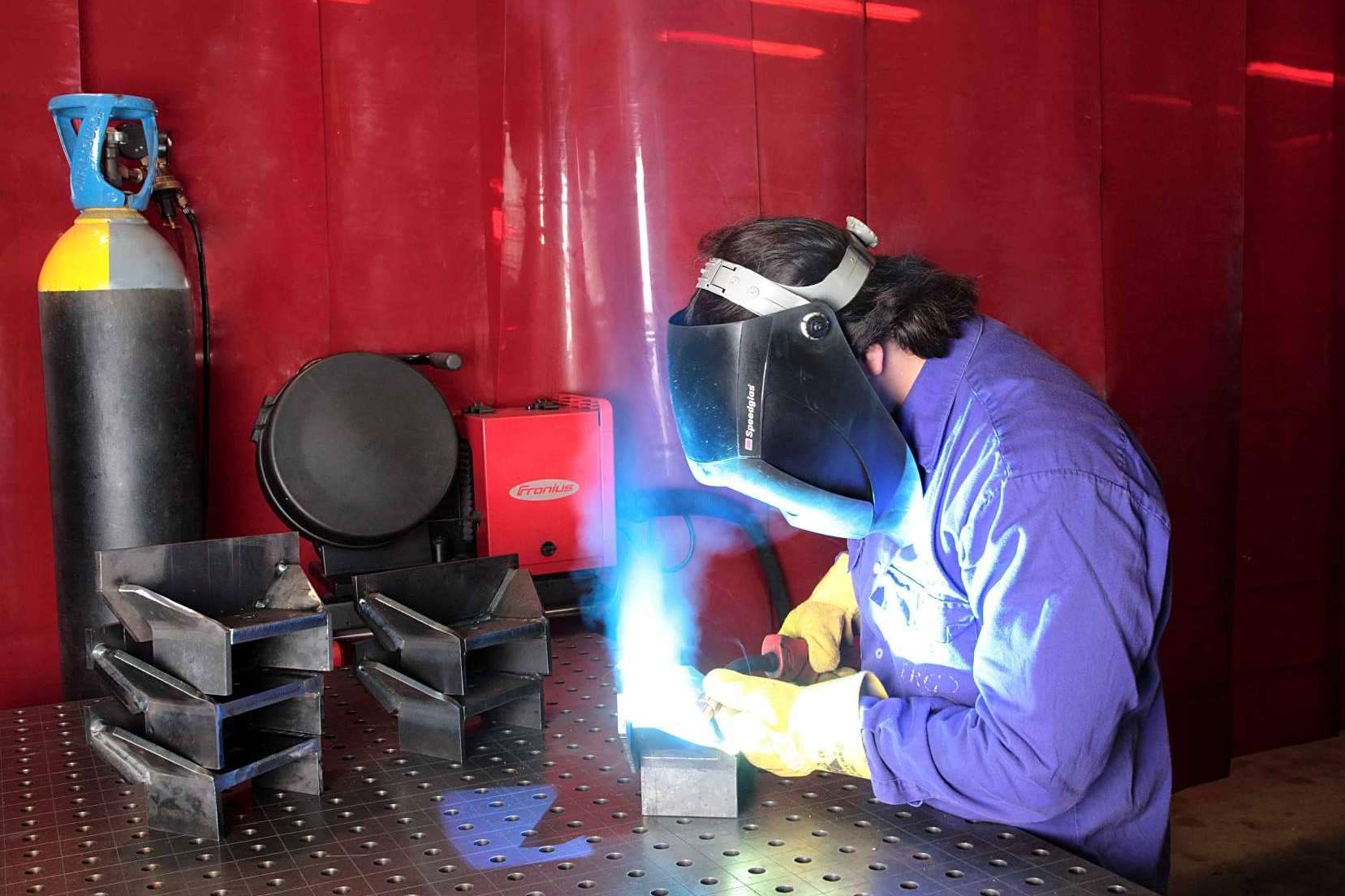 TRG, soluciones para la fabricación de piezas metálicas en acero al carbono, acero inoxidable y aluminio