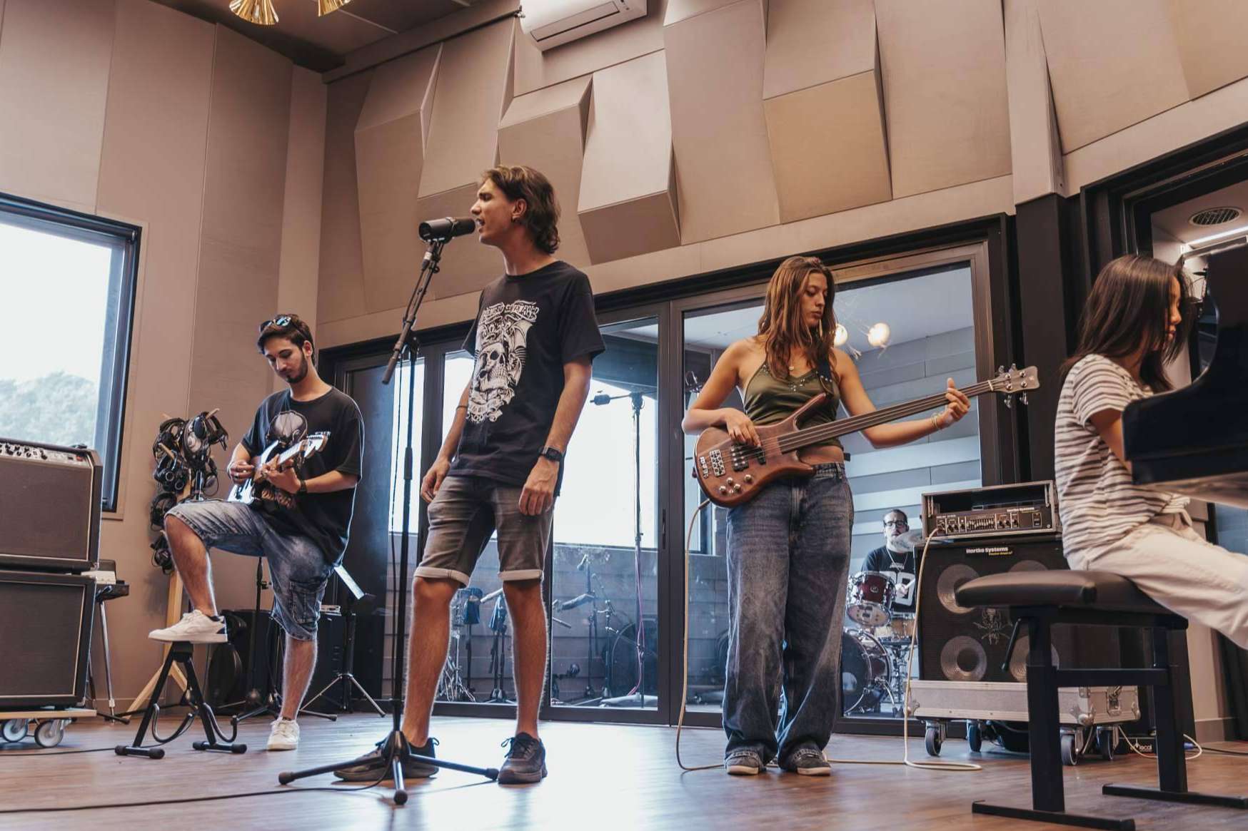 La importancia de la producción musical en la industria, por Eumes