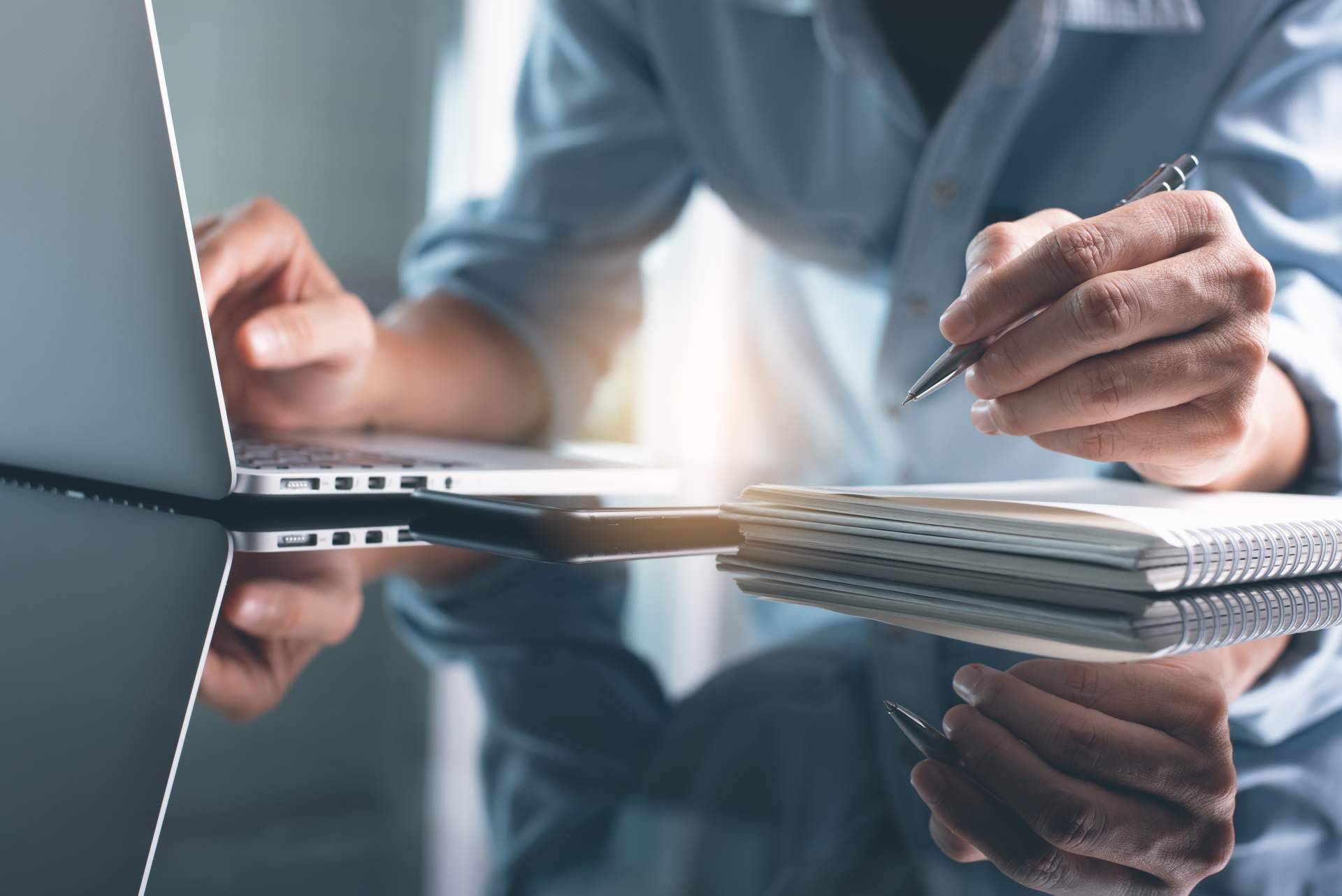 Educación empresarial avanzada con los programas de posgrado online de ENEB