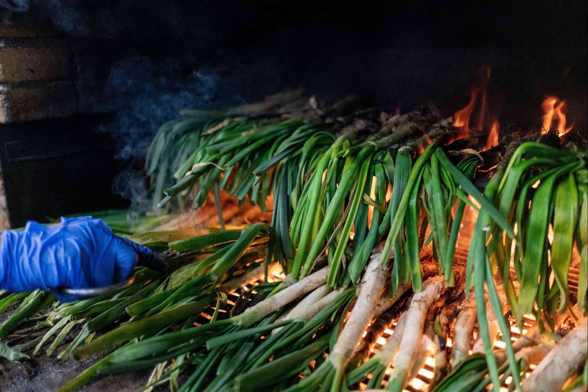Pasa Tapas lanza sus menús de calçots para una temporada llena de sabor