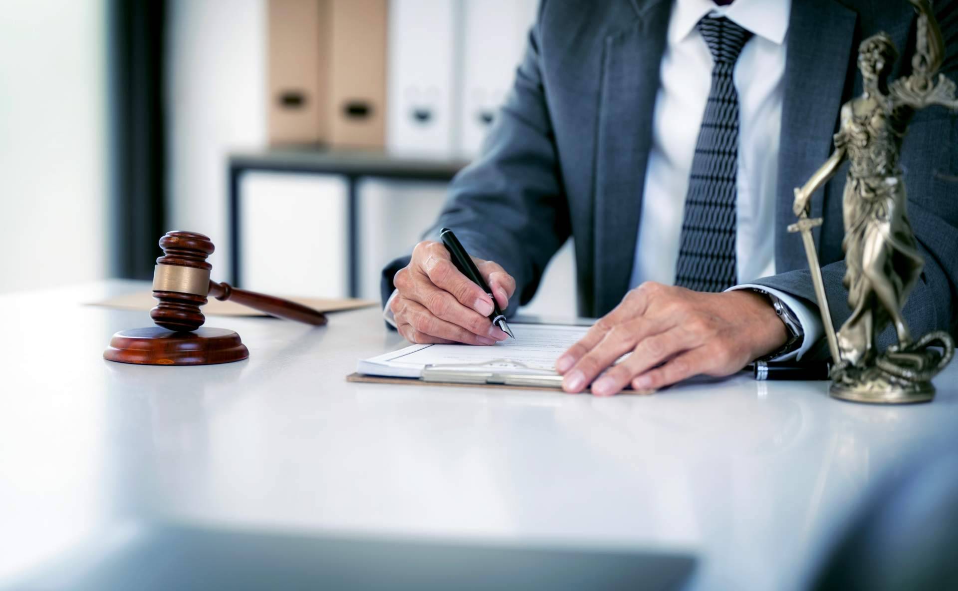 Más de siete décadas de experiencia en conflictos mercantiles avalan a Giménez-Salinas Abogados