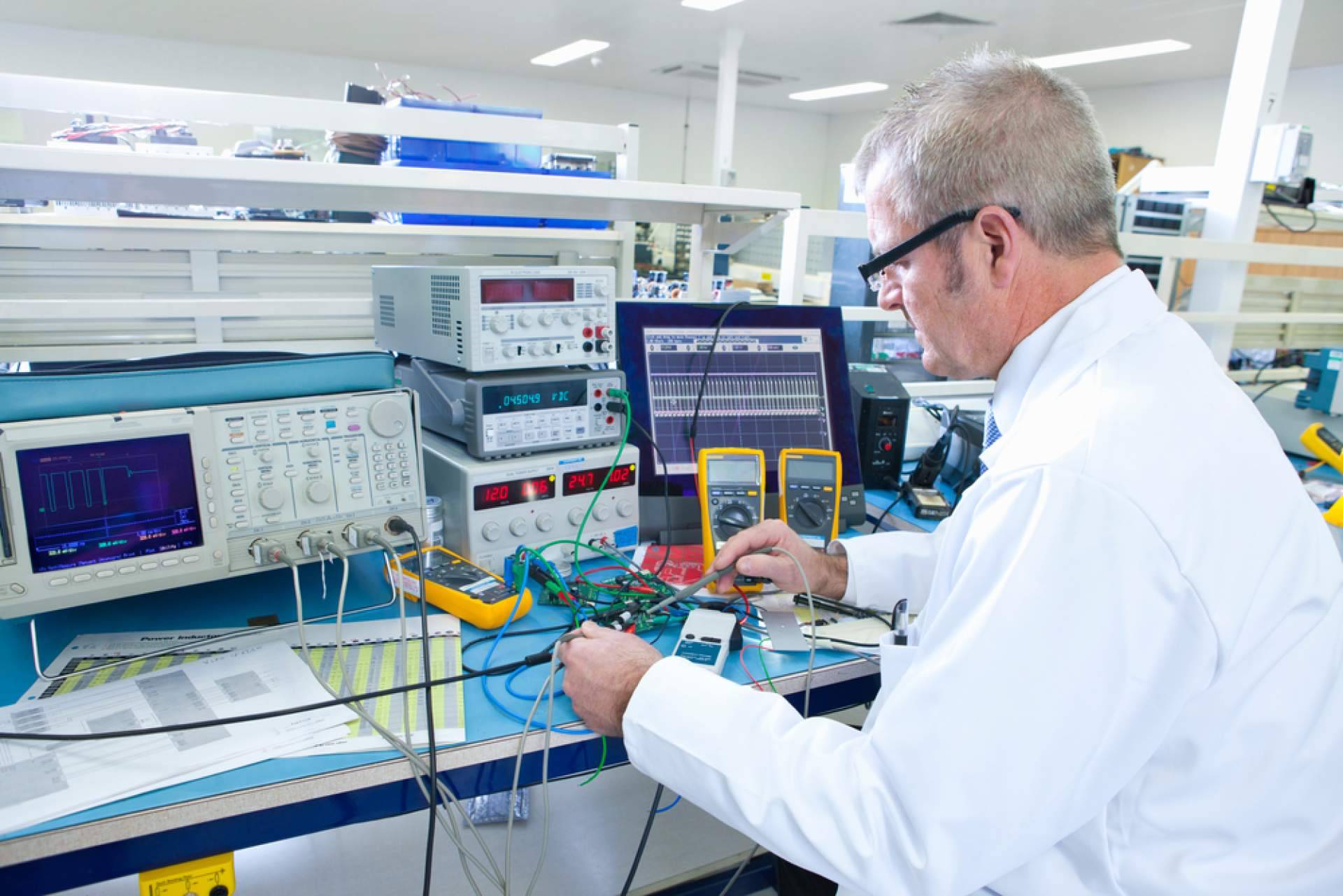 Equipos de Pidiscat, protección microbiológica y química para laboratorios seguros