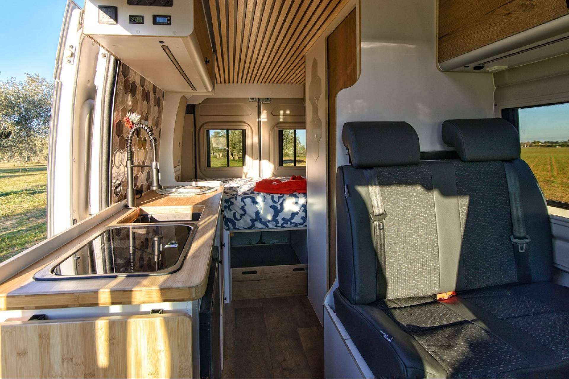 Soluciones personalizadas para la camperización de furgonetas en Madrid con Fabricamper