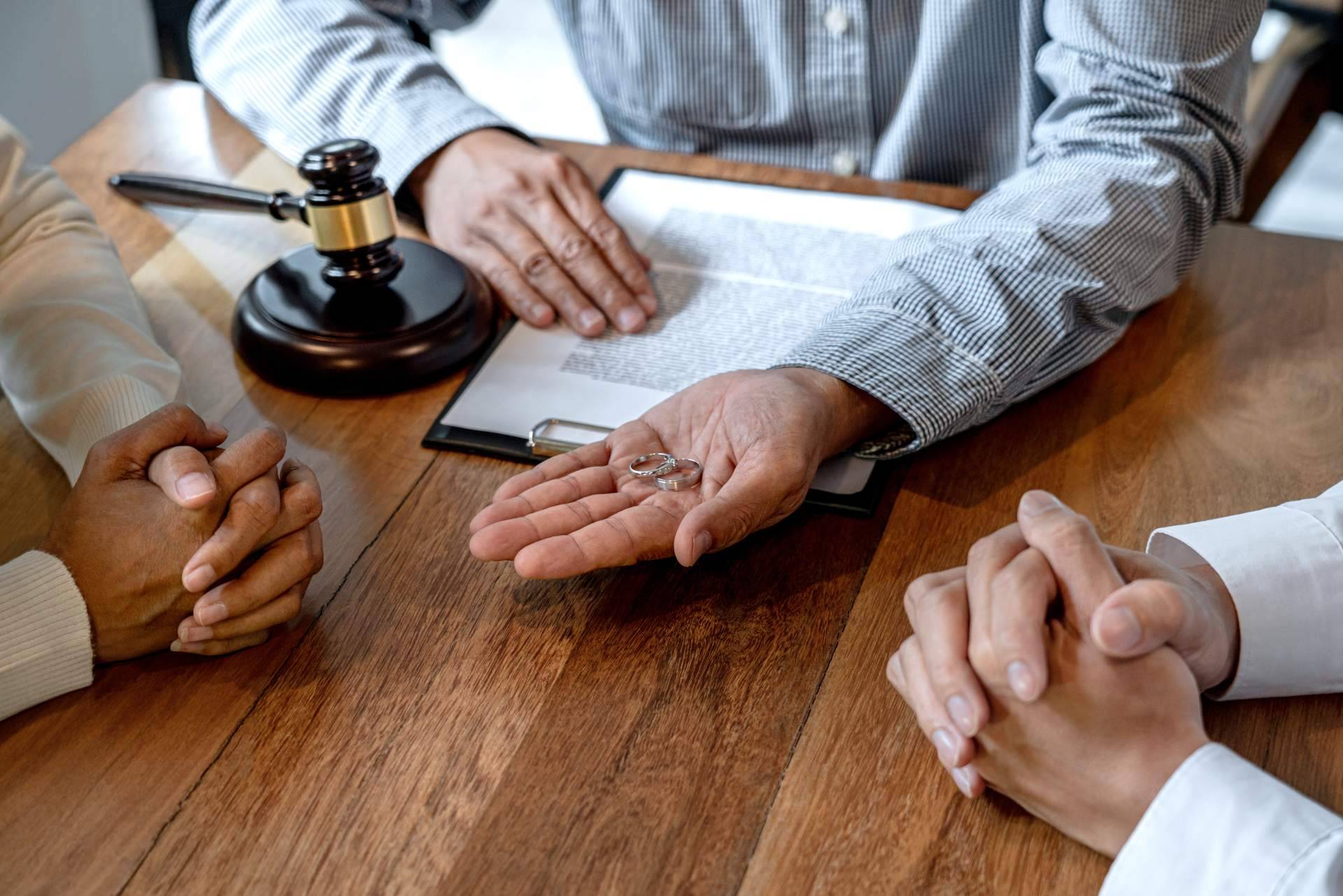 Clientes confían en Català Reinón Abogados por su experiencia en derecho penal y laboral