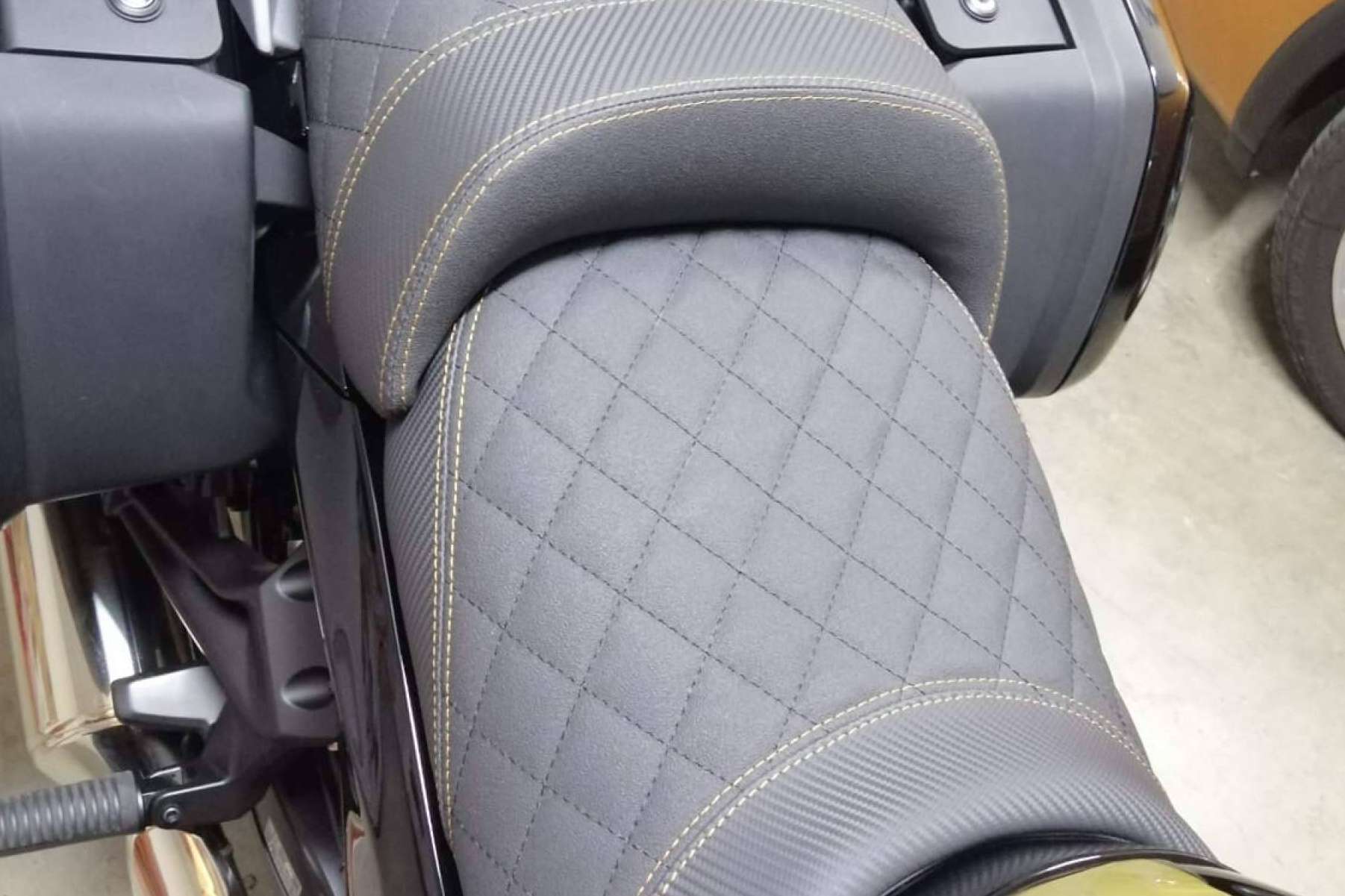 Tapizar asiento de moto con JM-FUNDAS; personalización y ergonomía a medida