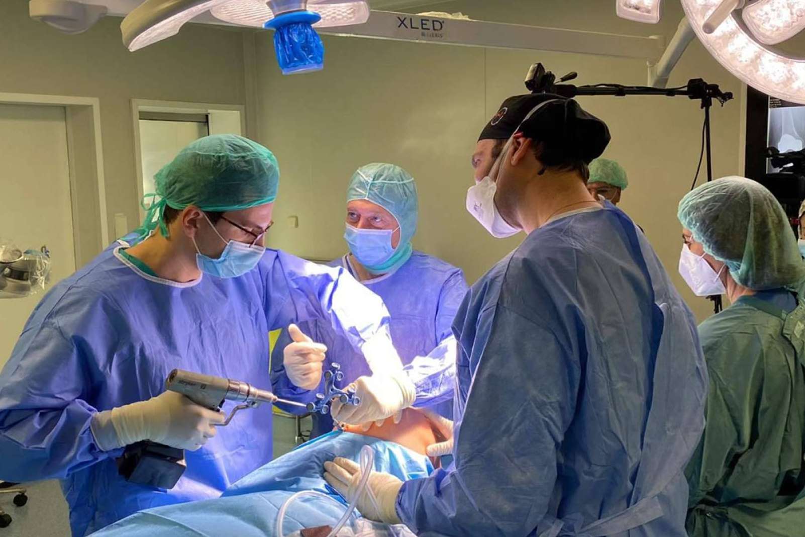Cirugía de Prótesis de Rodilla con Robot