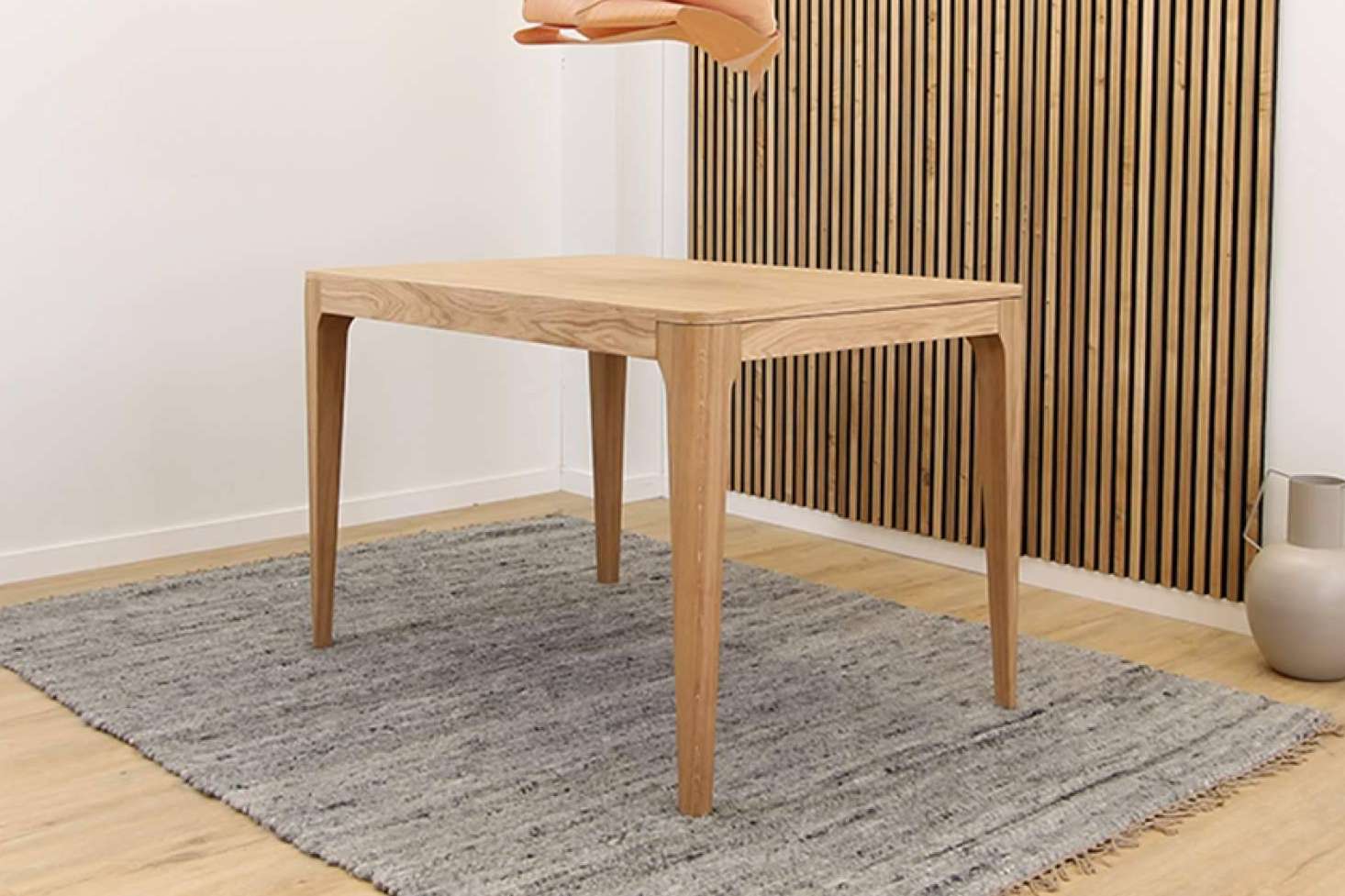 El diseño de la mesa Antxeta, una apuesta por el roble y la durabilidad con origen en San Sebastián