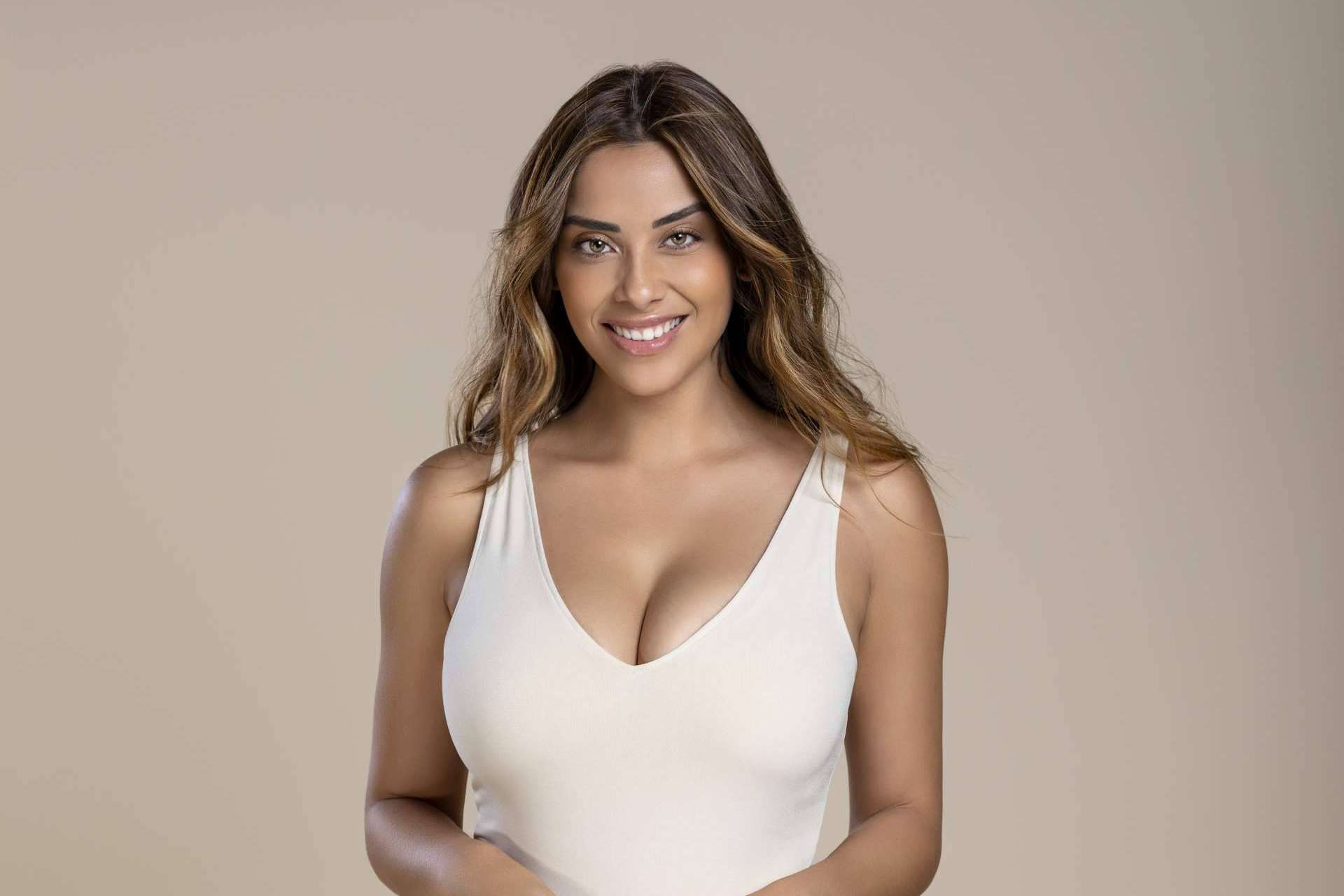 Beyoncé o Miley; la dualidad estética que lidera la cirugía mamaria, según GC Aesthetics®