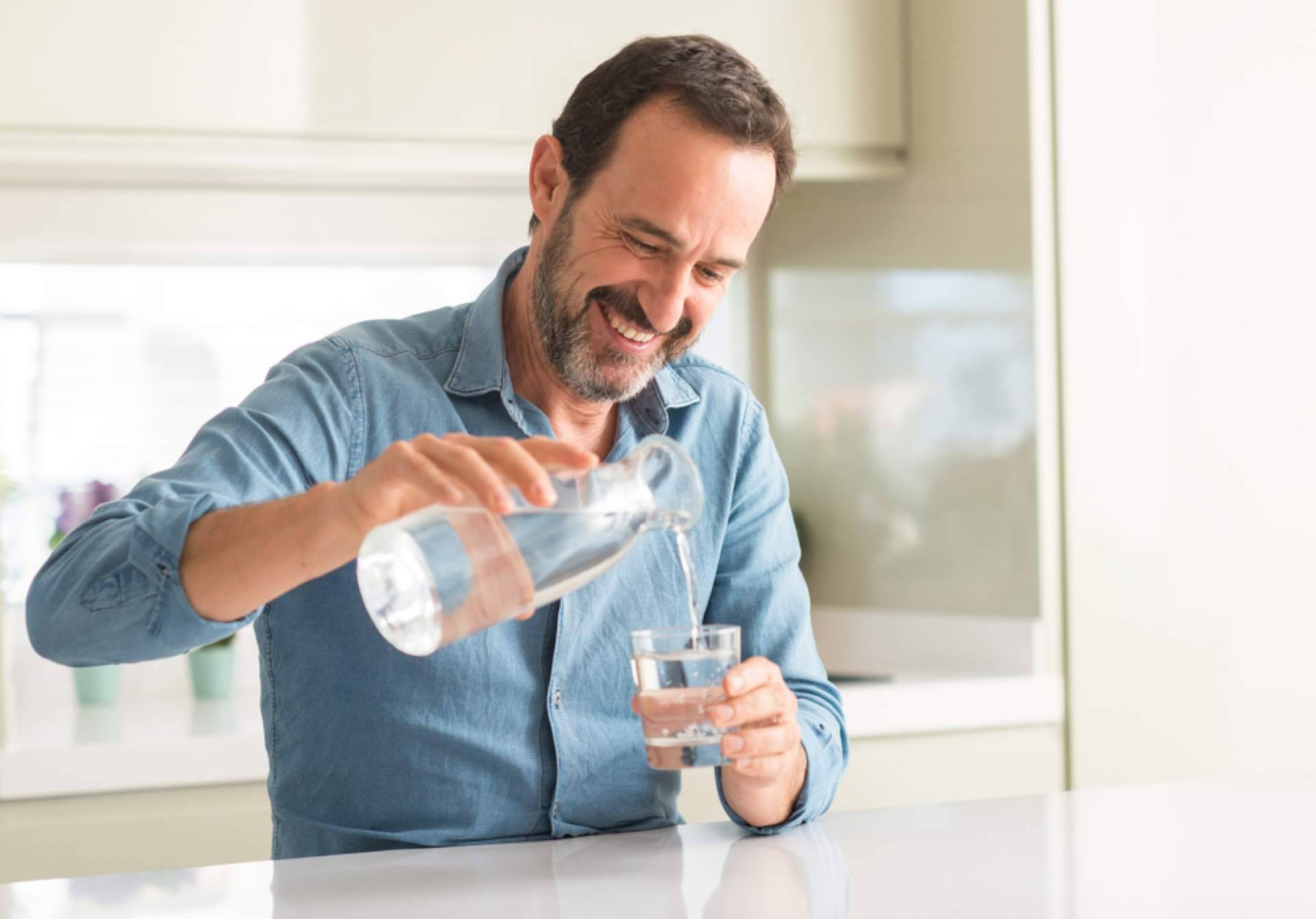 Revolution AQUA impulsa el acceso al agua filtrada en casa por 19,90 euros al mes