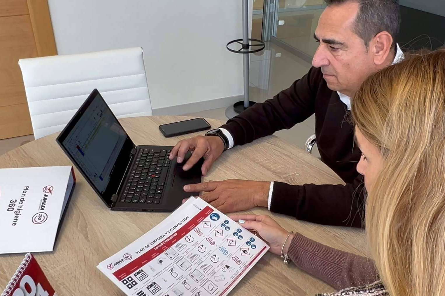 Jumadi lanza su Plan de Higiene Digital 360 con certificación de ahorro de CO₂