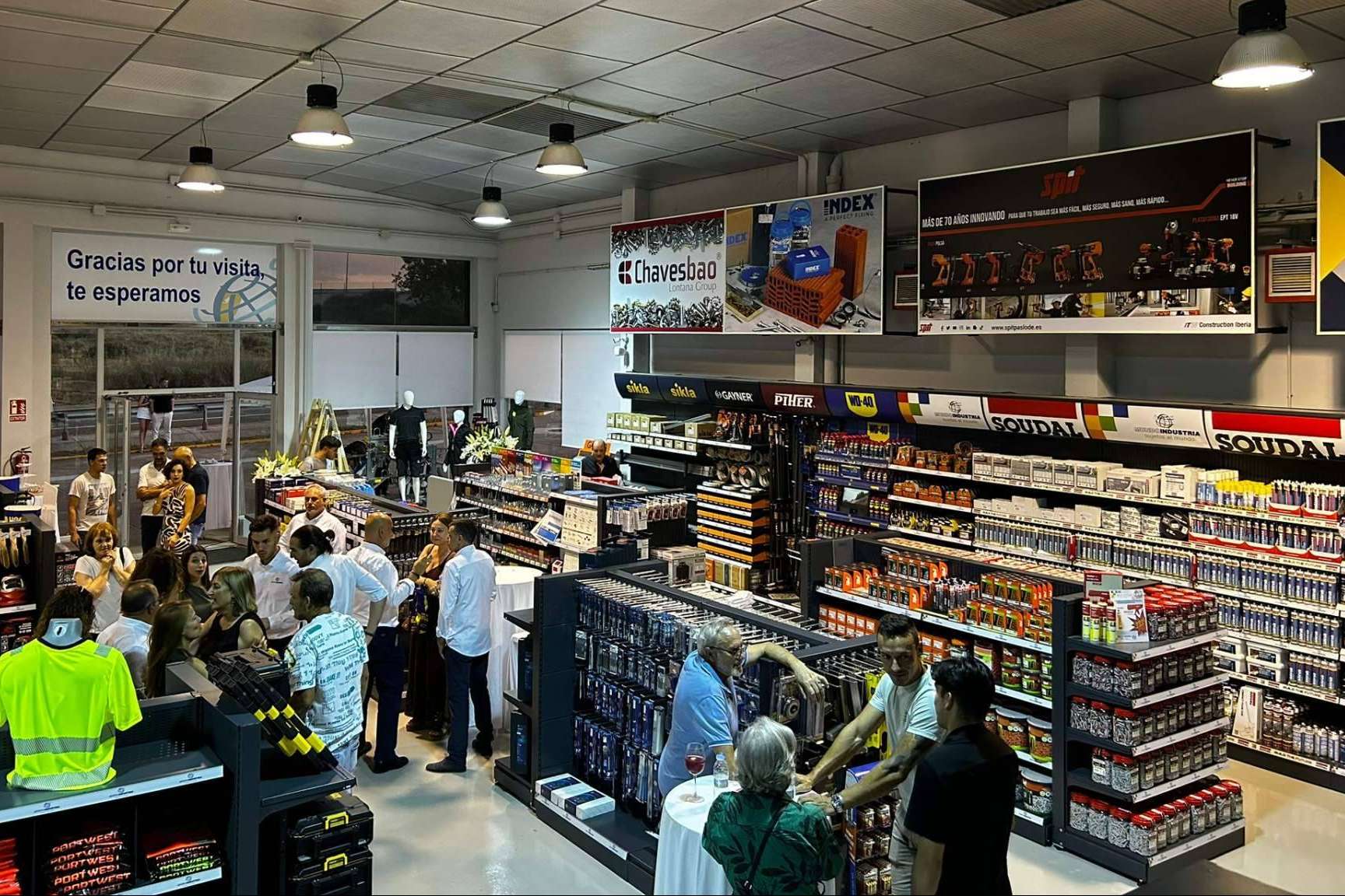 Mundo Industria inaugura tienda física en León para profesionales del sector industrial