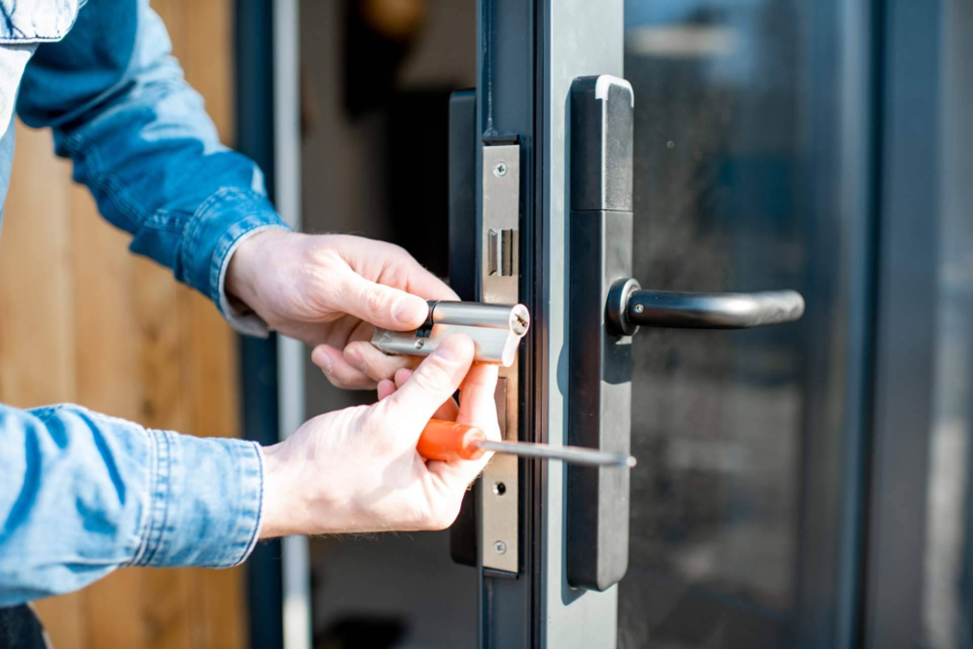 Cerrajero Técnico, especialistas en abrir puertas sin causar daños, con disponibilidad 24/7