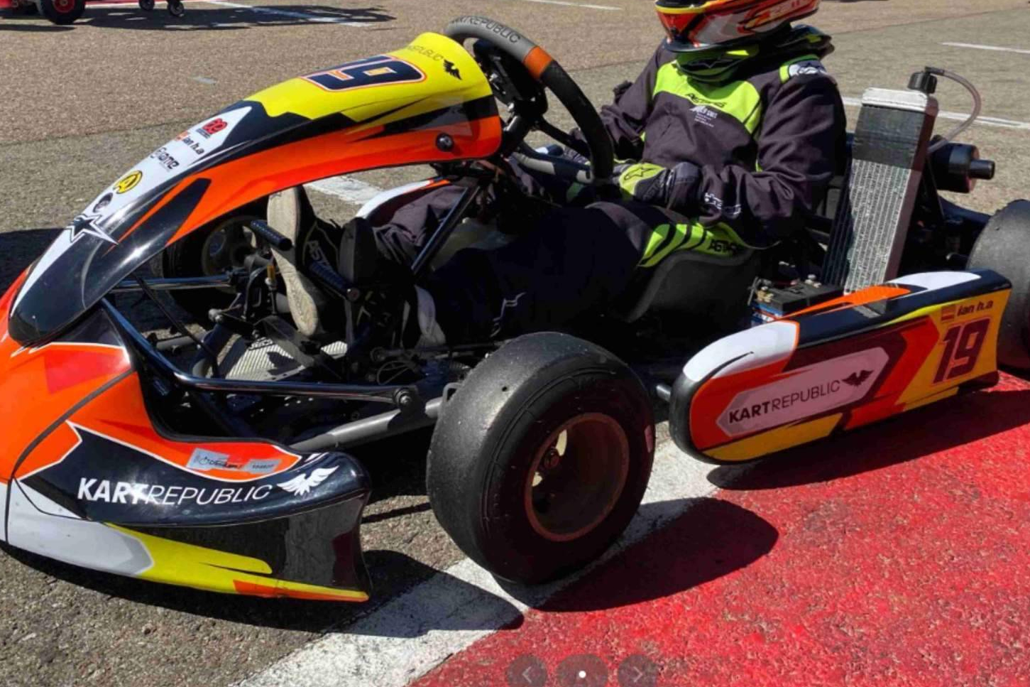 ADHESIVOSEMBARRADOS destaca en adhesivos personalizados para Quads y Karts con enfoque profesional