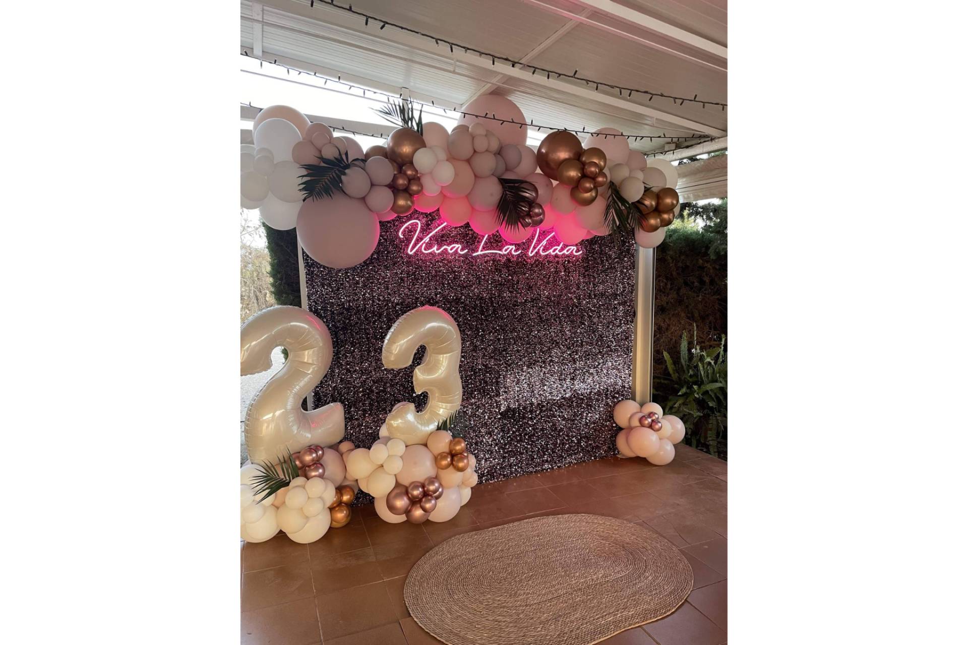 Un acabado impecable en globos con el brillo spray profesional de Guirnaldasdeglobos.com