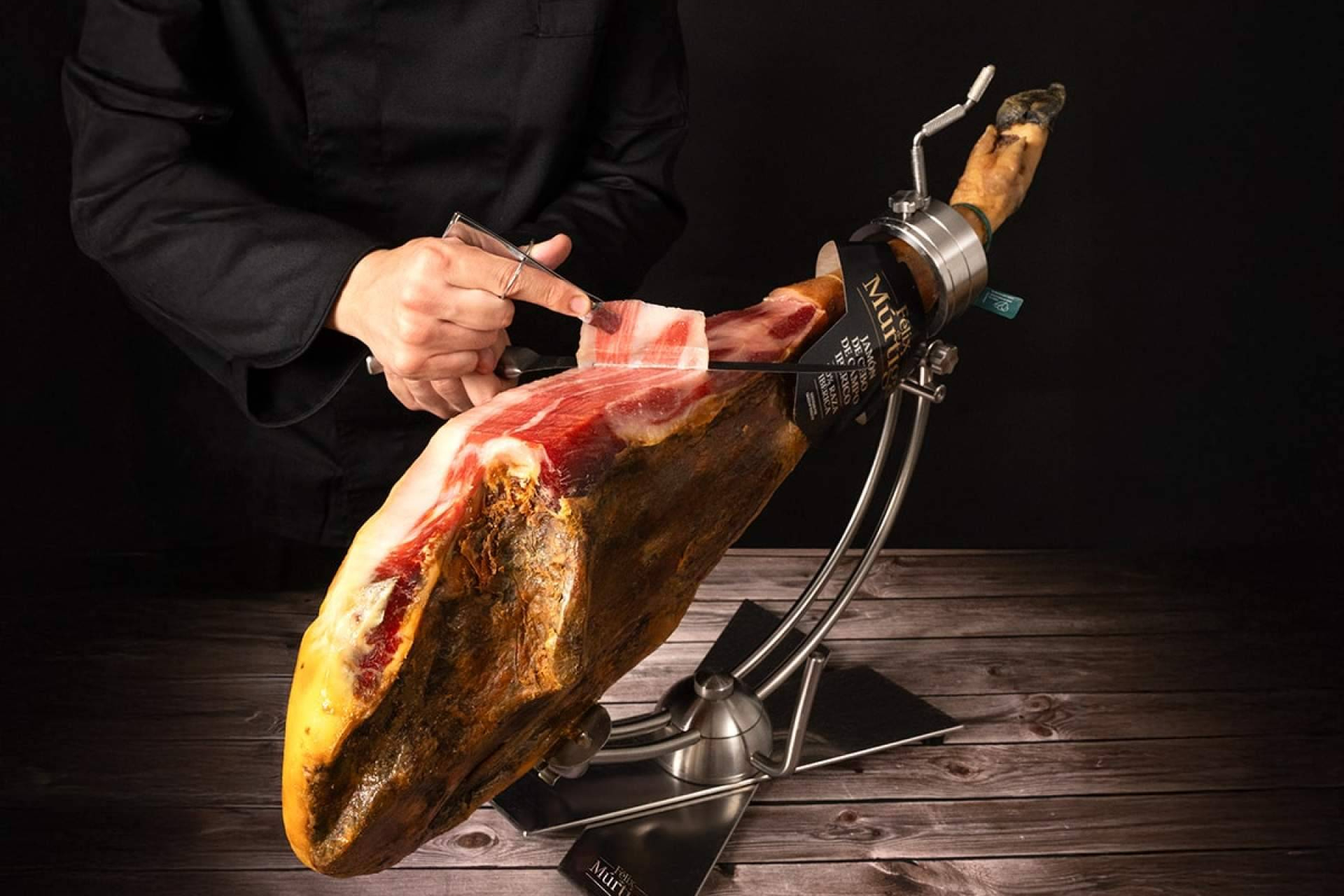 Jamón ibérico para Navidad; una celebración con raíces de dehesa