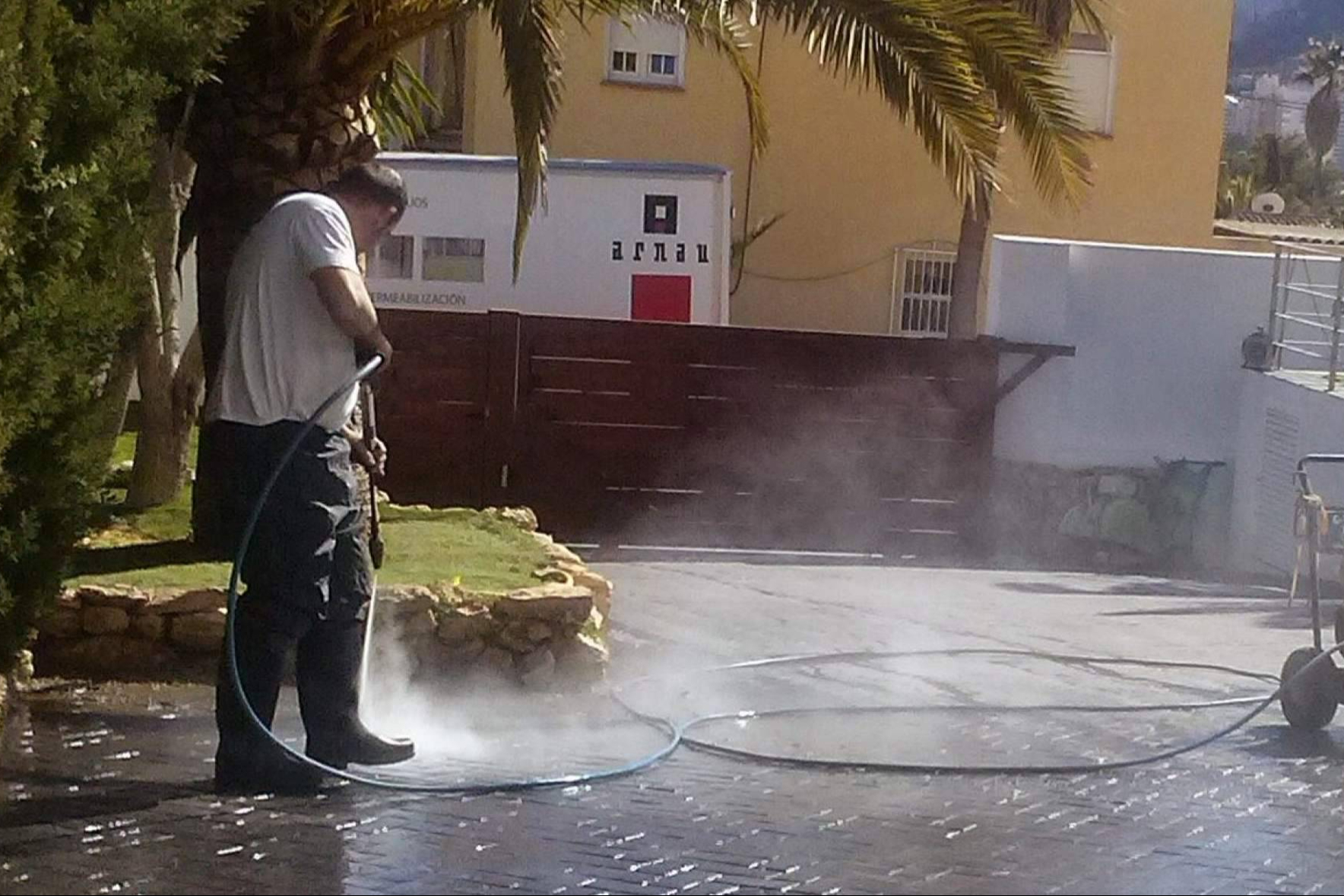 Mantenimiento eficiente de grandes superficies industriales; la especialidad de Serviarnau