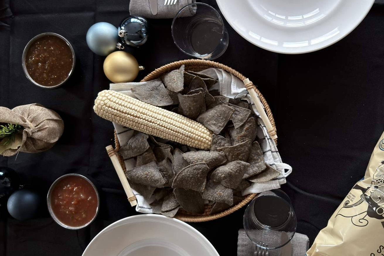 El secreto de una mesa festiva diferente en Navidad son los totopos azules de Maíz Maya