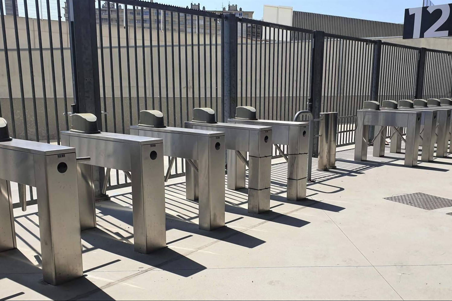ASSA ABLOY refuerza el control de accesos con tornos de seguridad para entornos de alta exigencia