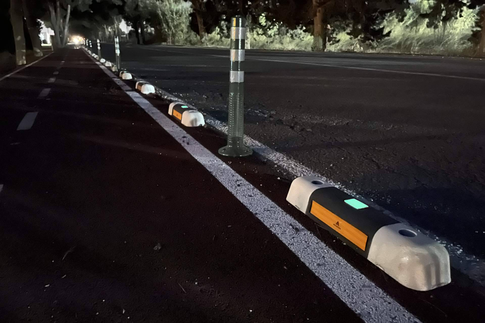 Carriles bici más protegidos con tecnología luminiscente aplicada por Abadecom Urban
