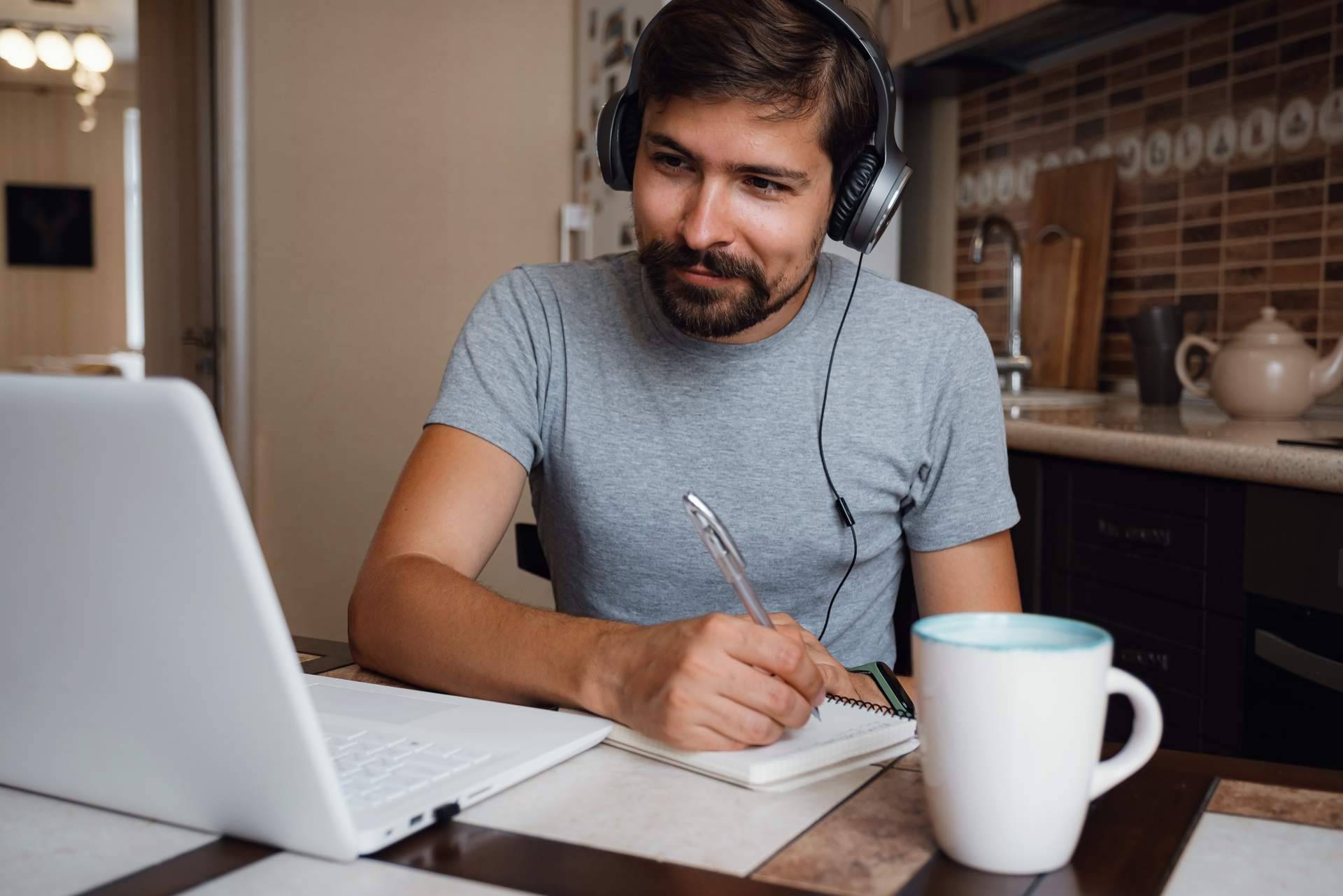 Tengo un Plan e IEAD sellan una alianza para facilitar el acceso a programas directivos online
