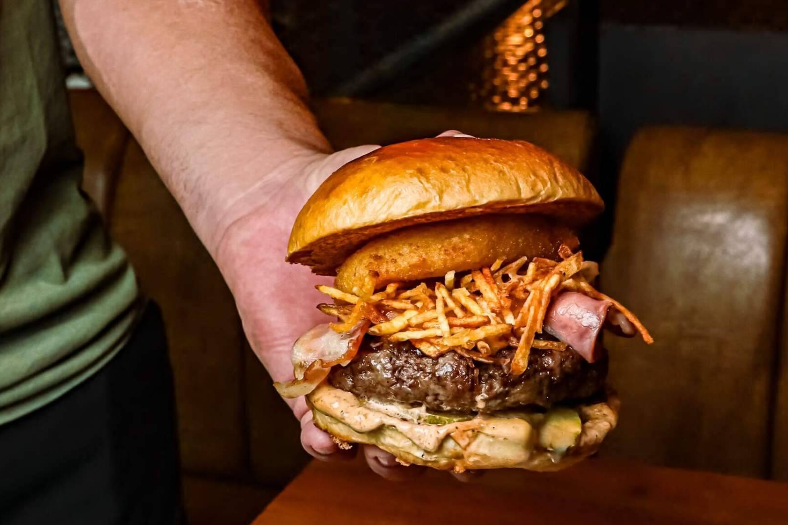 La Central actualiza su carta de hamburguesas y sigue conquistando a los amantes de las burgers en BCN