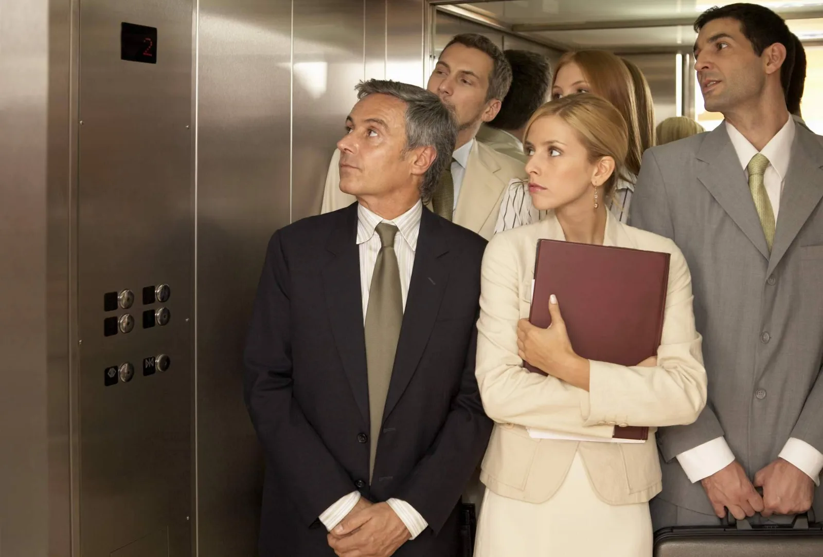 El consumo eléctrico del ascensor se convierte en un factor clave para reducir gastos comunitarios
